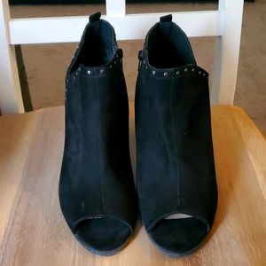 Peep toe bootie heel